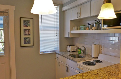 Altamont Manor Apartment | Experience Sun and Fun with Poolside Comfort & Breakfast!