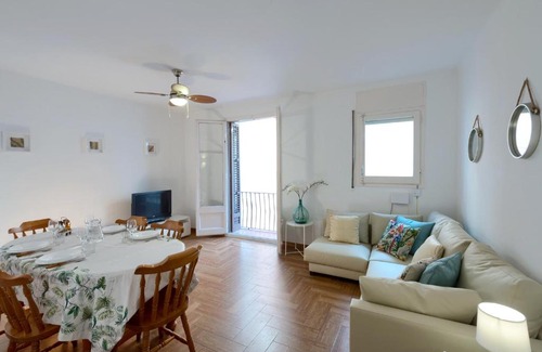 Arenys de Mar Apartment | Pet-Friendly Apartment Sant Joan with Oceanfront Views