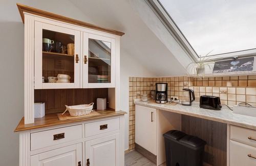 Plettenberg Apartment | Cozy Apartment 'Sara's' with Private Garden & Modern Amenities