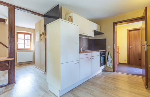 Naumburg Apartment | Bright Apartment "Schlag Wohnung 1" with Garden & Ocean Views