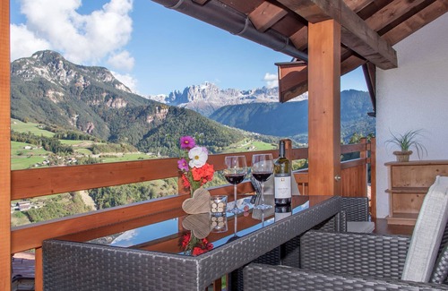 Brie Apartment | Mountain View Apartment “Schlern - Heigler Hof” with Spa