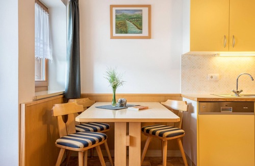 Chifa Apartment | Scenic 'Schlossblick' Apartment with Mountain View & Garden