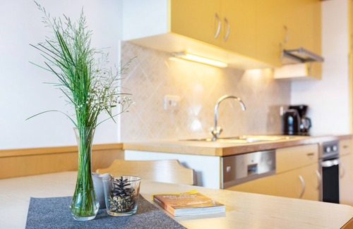 Chifa Apartment | Scenic 'Schlossblick' Apartment with Mountain View & Garden