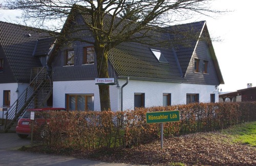 Roensahl Apartment | Cozy Apartment 'Schmitzebrinks Ferienwohnung' with Garden