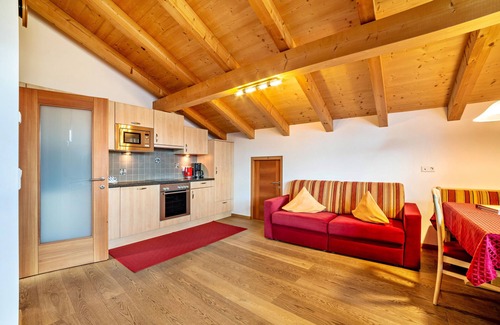 Naturno Apartment | Cozy Apartment 'Schnatzhof Adlerhorst' with Mountain Views