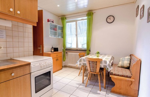 Hofstetten Apartment | Apartment 'Schwalbennest' with Balcony and Wi-Fi
