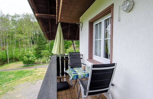 Hofstetten Apartment | Apartment 'Schwalbennest' with Balcony and Wi-Fi