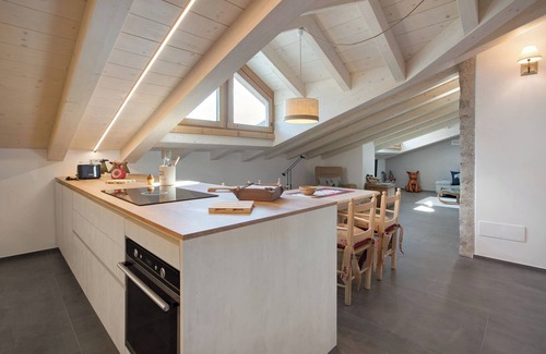 Oga Apartment | Apartment 'Scoiattolo' with Mountain View, Shared Garden and Wi-Fi