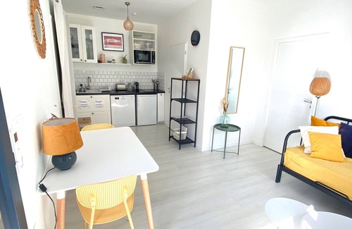 La Cadiere-d'Azur Apartment | Oceanfront Apartment with Pool and Scenic Sea Views