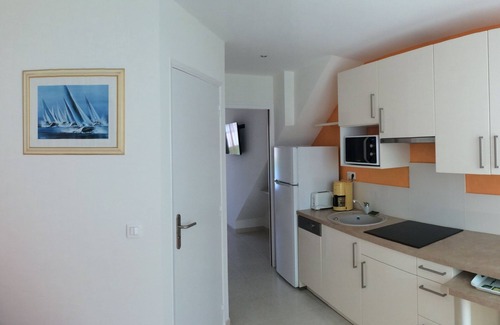 Boulouris-sur-Mer Apartment | Oceanfront Apartment with Direct Beach Access and Pool