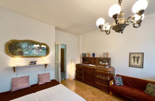 Michle Apartment | Budget-Friendly Apartment Sedlčanská with Antique Charm