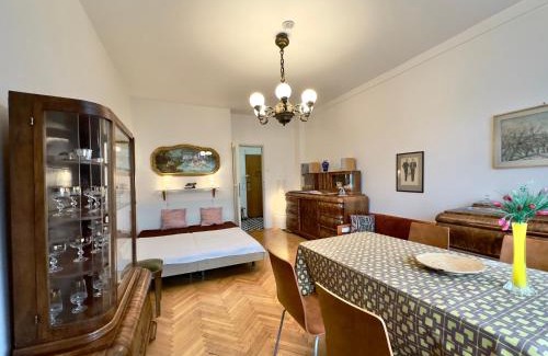 Michle Apartment | Budget-Friendly Apartment Sedlčanská with Antique Charm