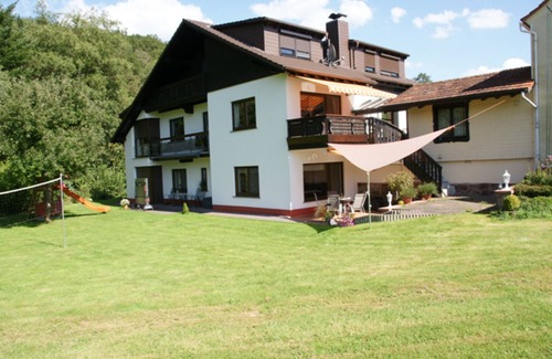 Guttersbach Apartment | Cozy Ground Floor Apartment with Ocean View - Siefert Retreat