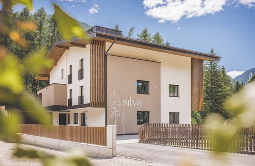 San Giovanni Apartment | Mountain View Retreat: Silva Living with Private Terrace
