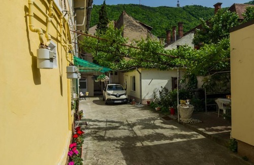 Centrul Vechi House | Guest Rated 10/10: Apartment Simon Brasov Studio Awaits
