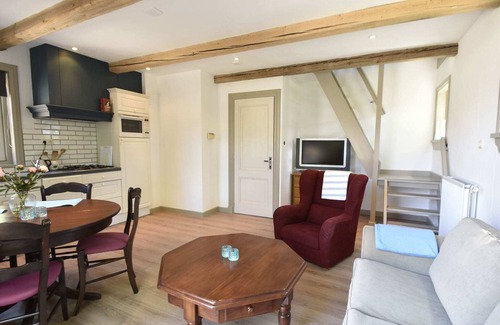 Sint Maartensbrug Apartment | Cozy Apartment in Sint Maartensbrug with Garden & Kitchen