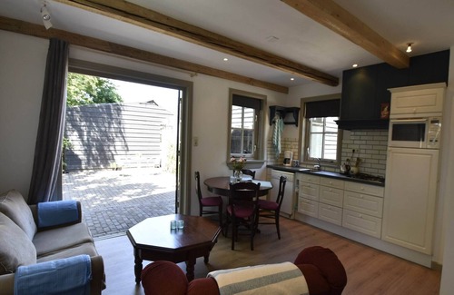 Sint Maartensbrug Apartment | Cozy Apartment in Sint Maartensbrug with Garden & Kitchen