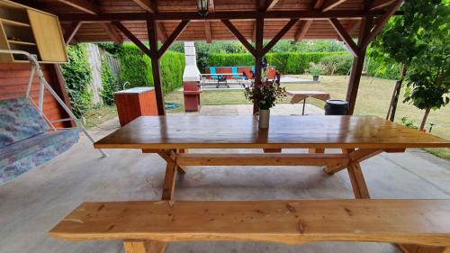 Balatonkiliti Apartment | Family-Friendly Apartment Siofok with Pool Access