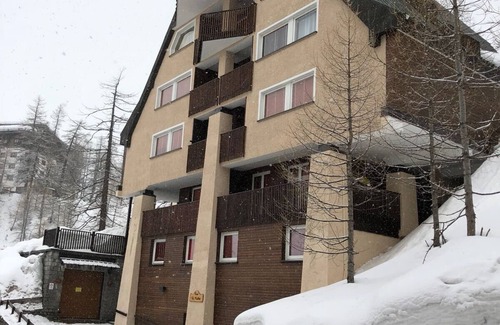 Cervinia Apartment | Cozy Ski Paradise Apartment with Breakfast & Kitchen Access