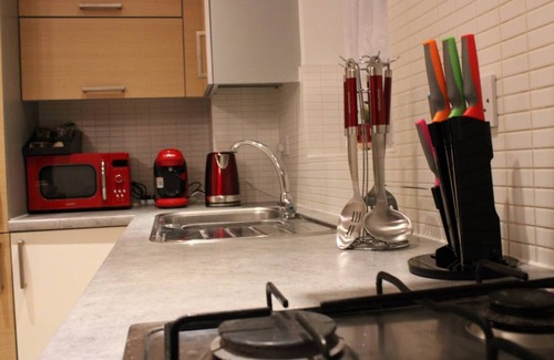 Alibon Apartment | Apartment - Sleeps 2 - Parking - Station Close