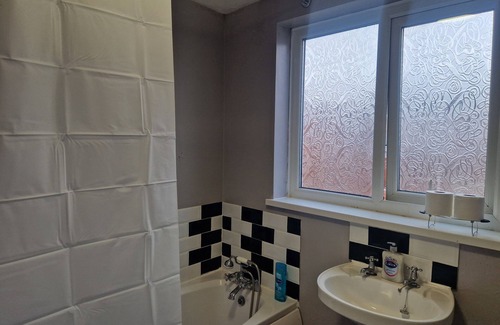 Ashington Apartment | Welcoming 2-Bed Apartment in Ashington with Kitchen