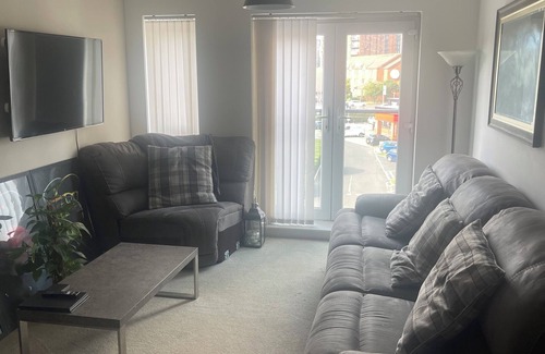 Salford Apartment | Unforgettable Stay: Guest Rated 10/10 with Kitchen & Breakfast