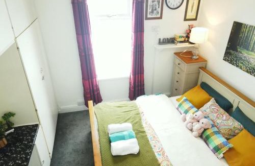 Newport Apartment | Modern 2-Bed Apartment with Free WiFi & Child-Friendly Amenities