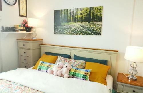 Newport Apartment | Modern 2-Bed Apartment with Free WiFi & Child-Friendly Amenities