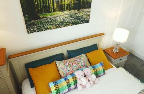 Newport Apartment | Modern 2-Bed Apartment with Free WiFi & Child-Friendly Amenities