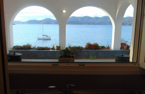 Mirties Apartment | Apartment - Sleeps up to 10 & beachfront access