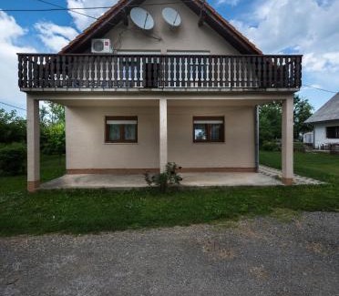 Catrnja Apartment | Pet and Child-Friendly Apartment Smoljanac 14979b Awaits
