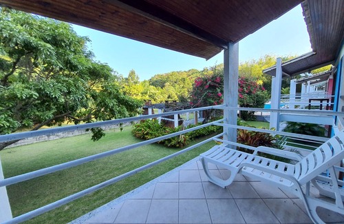 Porto Seguro Apartment | Relax at Apartment Sogno D' State - Steps from Taperapuan Beach