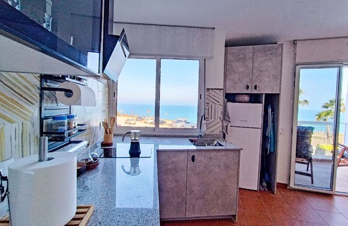 Vinaros Apartment | Seafront Apartment "Sol" with Pool and Ocean View