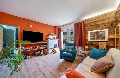Lana Apartment | Mountain View Apartment with Terrace and Spa Amenities