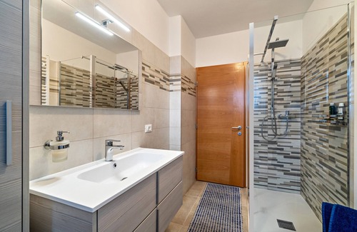 Lana Apartment | Mountain View Apartment with Terrace and Spa Amenities