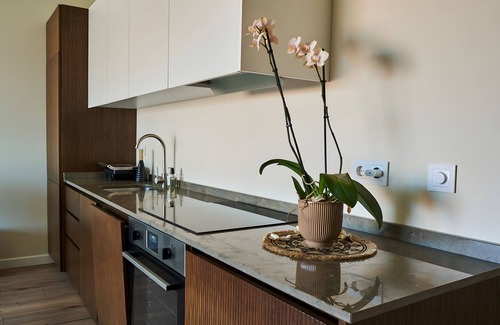 Cova da Piedade Apartment | Apartment 'Sound House By Everkind' with Wi-Fi and Air Conditioning