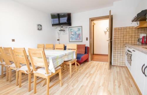 Navis Apartment | Cozy Apartment Spörr by Interhome with Fireplace & Family Fun