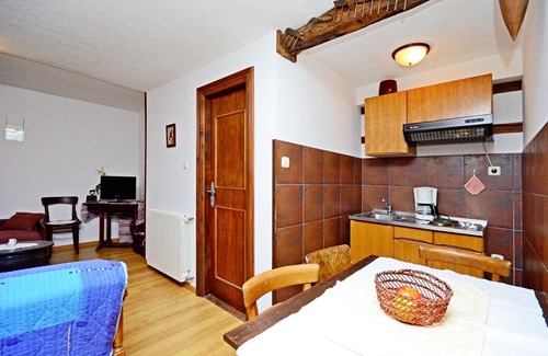 Sveti Petar u Sumi Apartment | Pet-Friendly Apartment Srblin with Ocean View in Sv. Petar