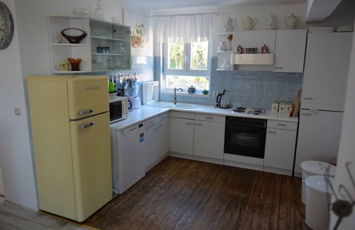 Kuciste Apartment | Spacious Apartment Srsen: 100m from the Sea in Kuciste
