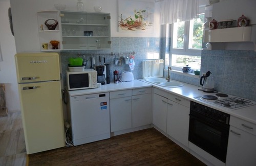 Kuciste Apartment | Spacious Apartment Srsen: 100m from the Sea in Kuciste