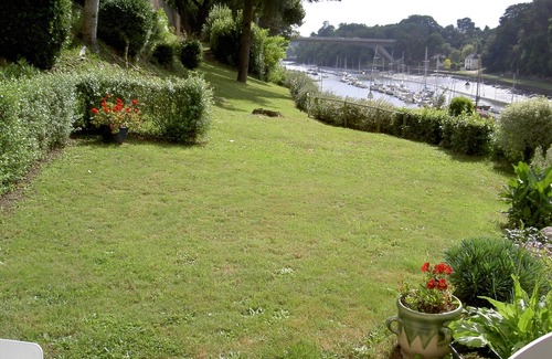 Auray Apartment | Oceanfront Apartment St Goustan Auray - Guest Rated 9.2/10