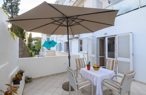Dubrovnik Apartment | Cozy Two-Bedroom Apartment with Terrace in Dubrovnik