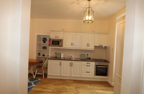 Kinsale Apartment | Exceptional Apartment with Private Bathroom & Kitchen Amenities