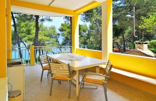 Slatine Apartment | Exceptional Oceanfront Apartment Steli with Top Guest Ratings
