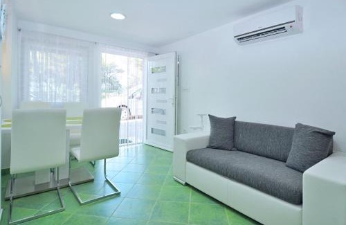 Slatine Apartment | Exceptional Oceanfront Apartment Steli with Top Guest Ratings