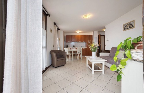 Gardola Apartment | Stella del Garda 2: Scenic Lake View with Terrace & Wi-Fi