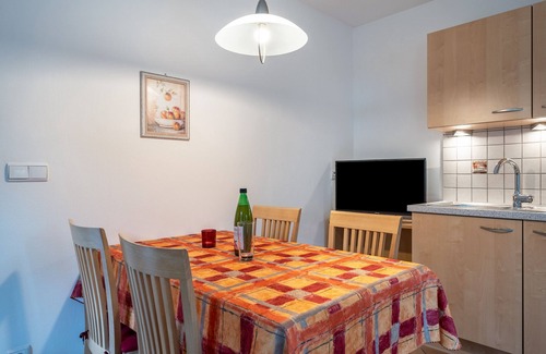 Vollan Apartment | Mountain View Apartment 'Stettnerhof Laugen' with Spa & Wi-Fi
