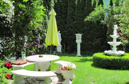 Memmingen House | Family-Friendly Stay at Apartment Storchenfärbe