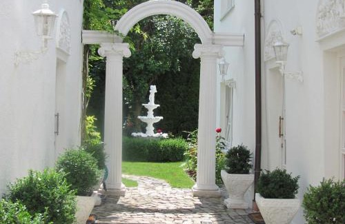 Memmingen House | Family-Friendly Stay at Apartment Storchenfärbe