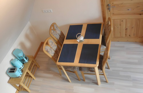 Neukirchen/Erzgeb Apartment | Apartment 'Strohboden' with Shared Terrace, Shared Garden and Wi-Fi